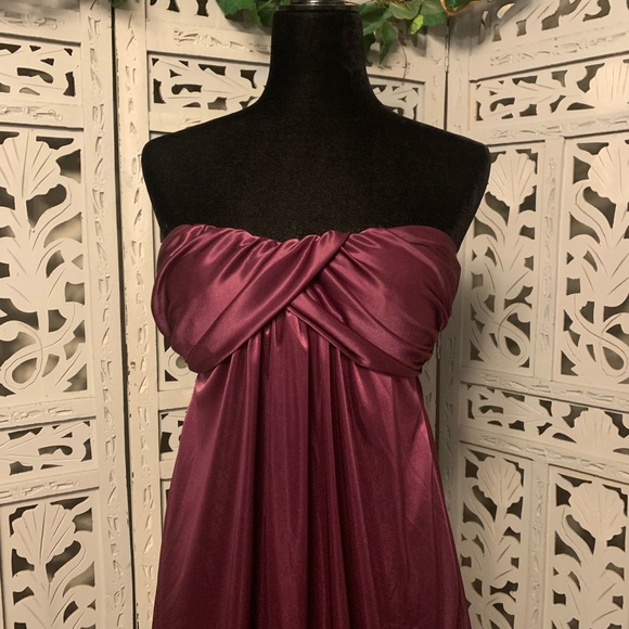TWENTY ONE! CUTE SILKY PLUM PURPLE STRAPLESS STRETCHY FLOWY FORMAL MINI DRESS - Picture 2 of 8